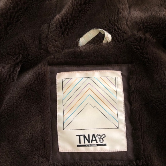 Aritzia Summit short Parka - Picture 4 of 11